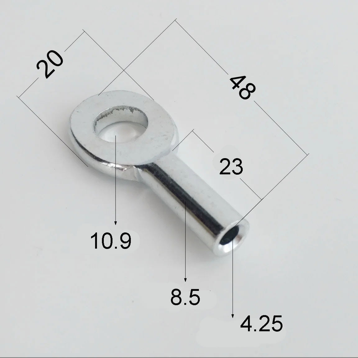Cavo Elettrico Con Il Terminale Dell'occhiello Fotografia Stock
